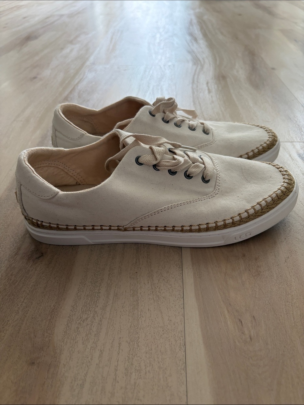 ugg off white eyan II canvas sneakers womens sz 10